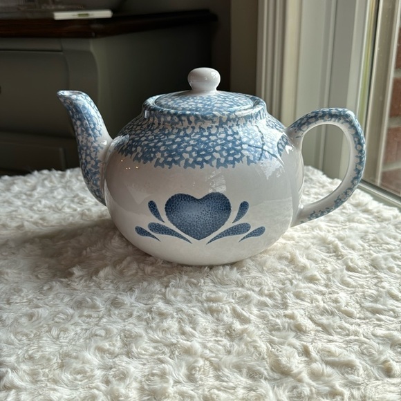 RARE FIND~VINTAGE~KITCHEN HEART DESIGN~TEAPOT~FOLK CRAFT~FARMHOUSE TEAPOT~G11 - Picture 1 of 9